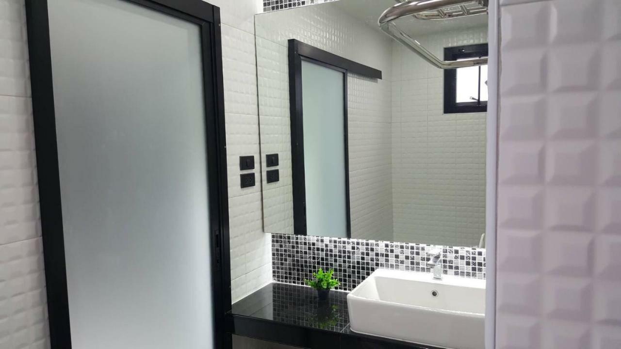 Dd Modern House Aparthotel Surat Thani Buitenkant foto
